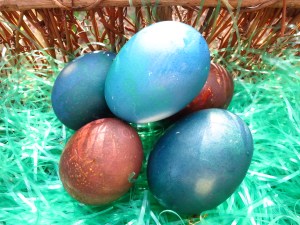 Red cabbage and red onion dyes